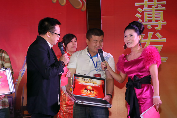 路友公司—2013年天博官方(中国)总部挖掘机订货会客户