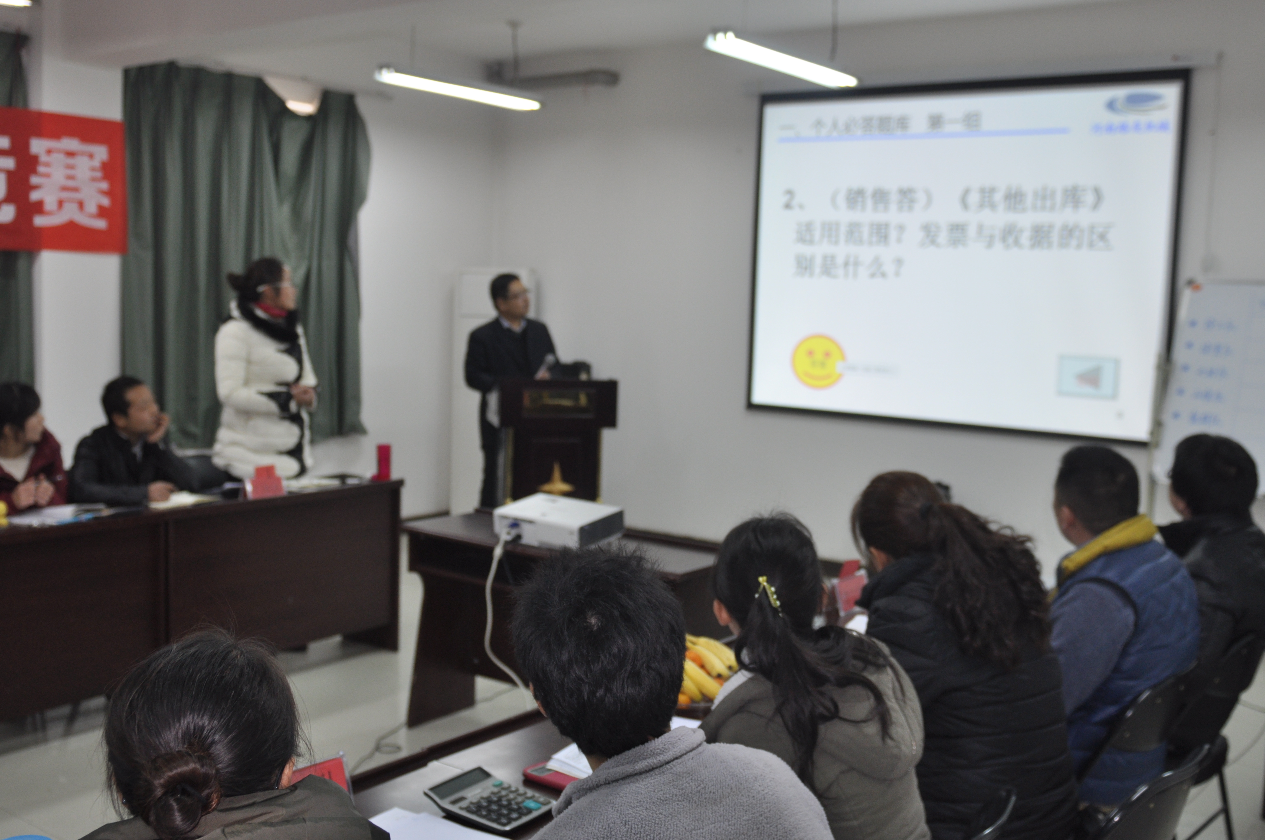 天博官方(中国)总部挖掘机配件部人员进行个人必答题回答