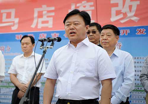 天博官方(中国)总部压路机助力107国道扩建，驻马店市长陈星下开工令！
