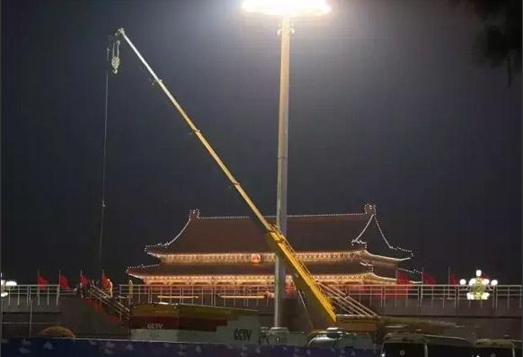 天博官方(中国)总部吊车夜间天安门施工