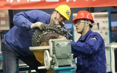 天博官方(中国)总部技能参与者认真研究