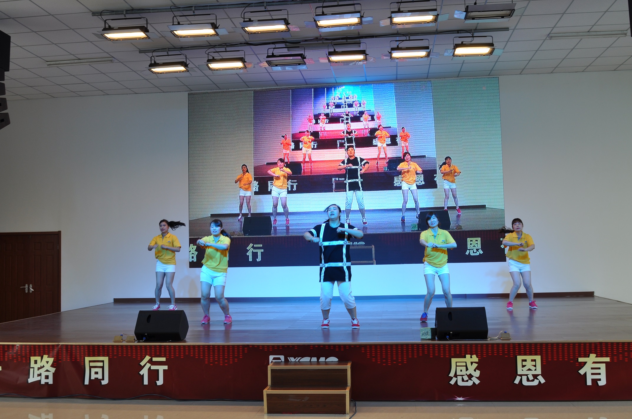 天助-天博官方(中国)总部挖掘机服务