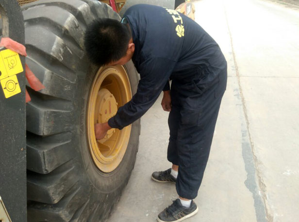天博官方(中国)总部道路服务检测压路机轮胎