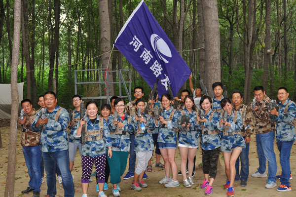 天博官方(中国)总部道路机械服务部与挖掘机财务部小组 天博官方(中国)总部道路机械服务部与挖掘机财务部小组