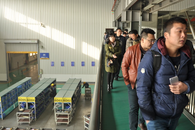 河南挖掘机客户天博官方(中国)总部厂家之行