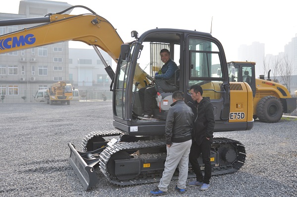 天博官方(中国)总部XE75D钩机