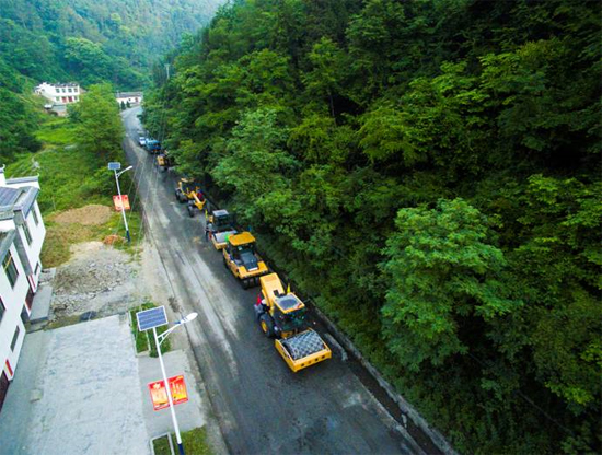 天博官方(中国)总部成套机械助力安康省道部分路段建设