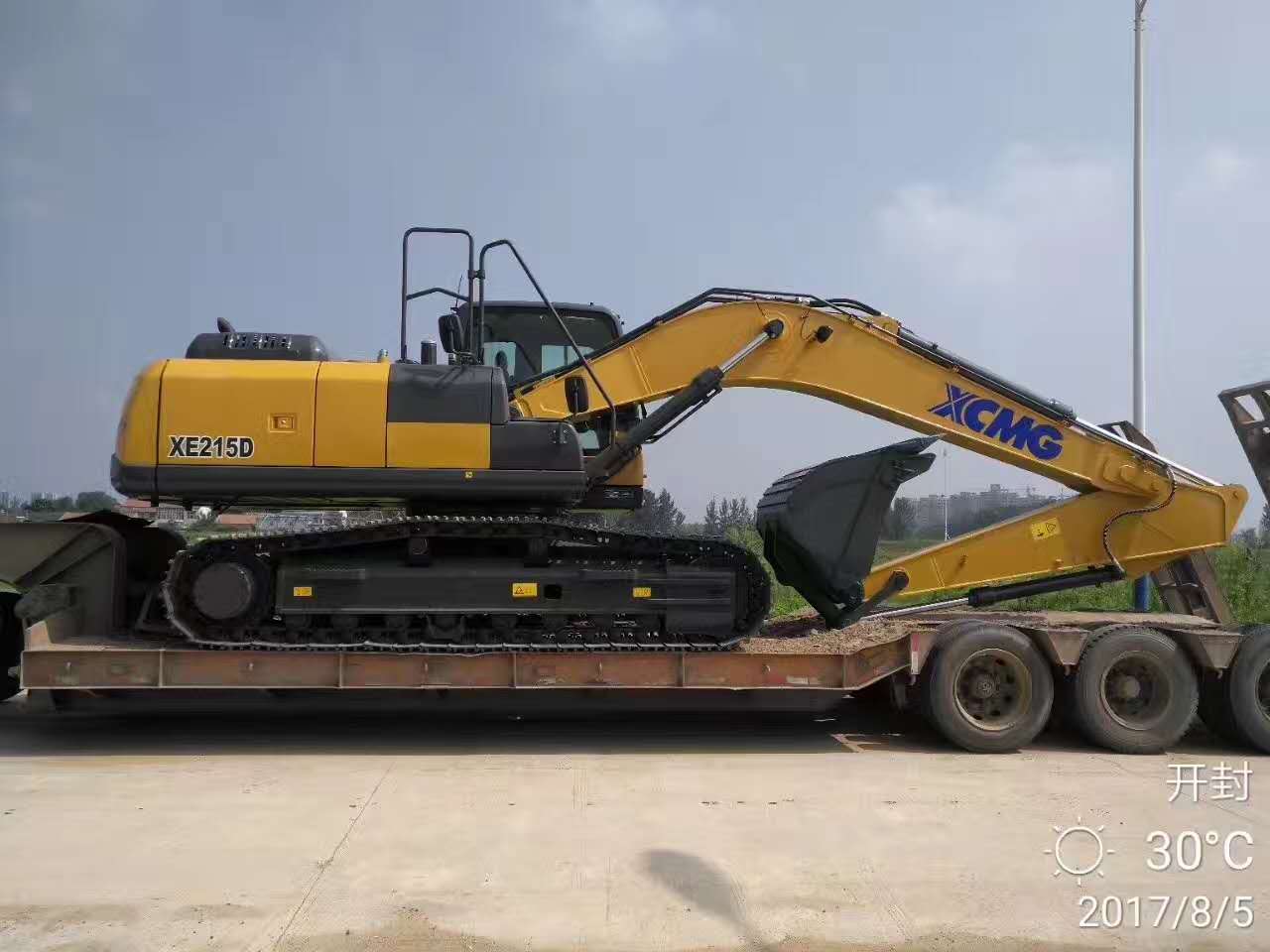 天博官方(中国)总部XE215D挖掘机交车
