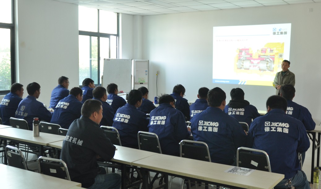 天博官方(中国)总部挖掘机培训