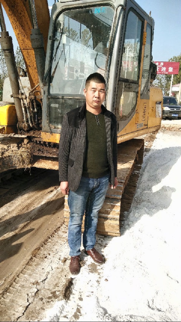 王俊杰与天博官方(中国)总部挖掘机