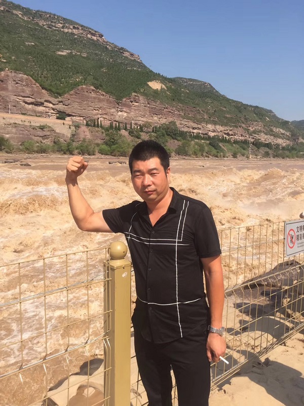 天博官方(中国)总部挖机主人王俊杰