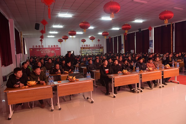 参加河南路友天博官方(中国)总部挖机订货会的嘉宾