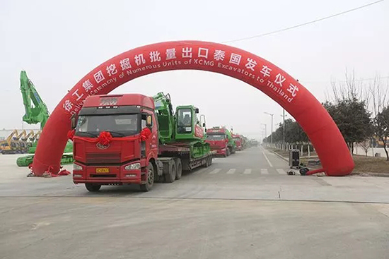 天博官方(中国)总部挖掘机批量出口