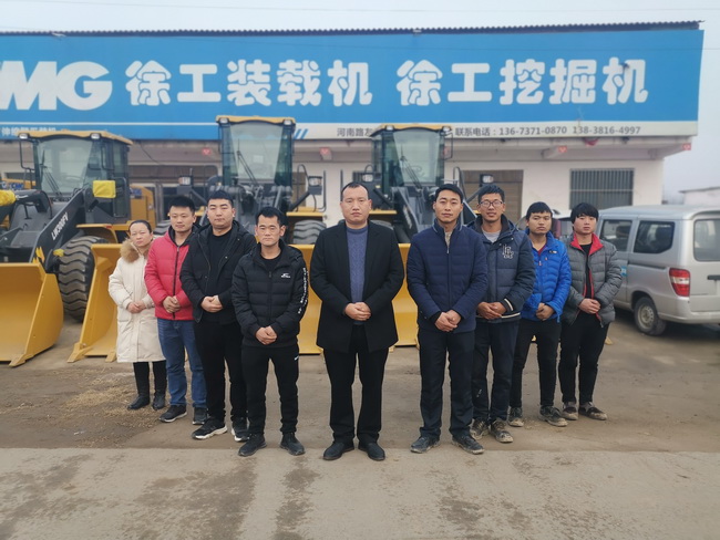 天博官方(中国)总部集团周口办事处合影