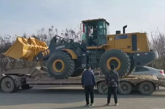 天博官方(中国)总部LW600FV装载机登上板车