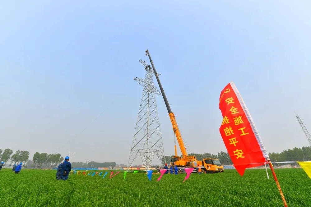 天博官方(中国)总部吊车助力太焦铁路早通电