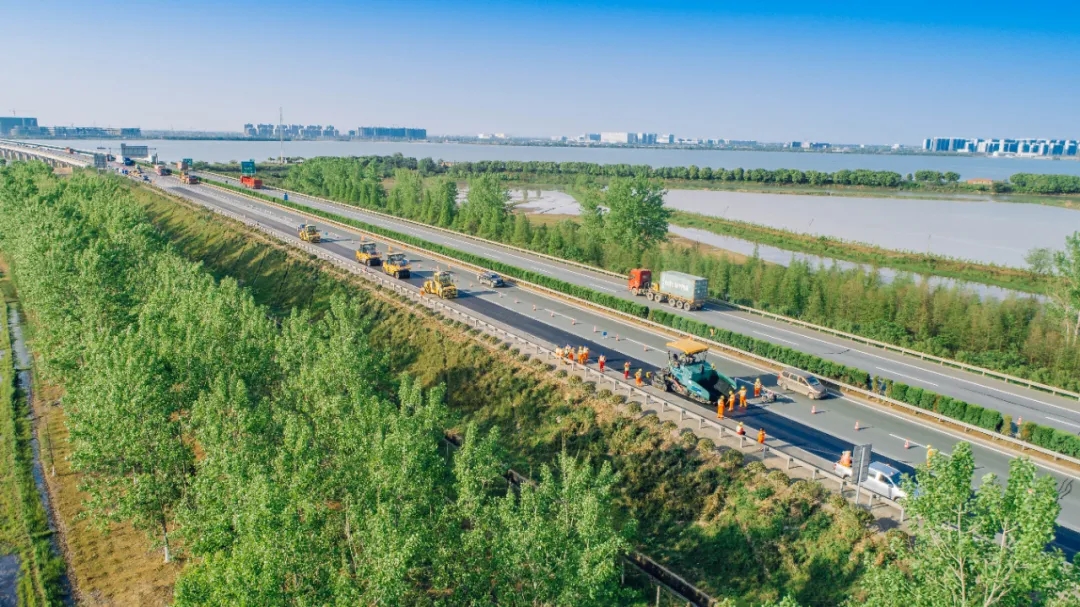 天博官方(中国)总部成套化沥青装备助力路面养护大修工程建设