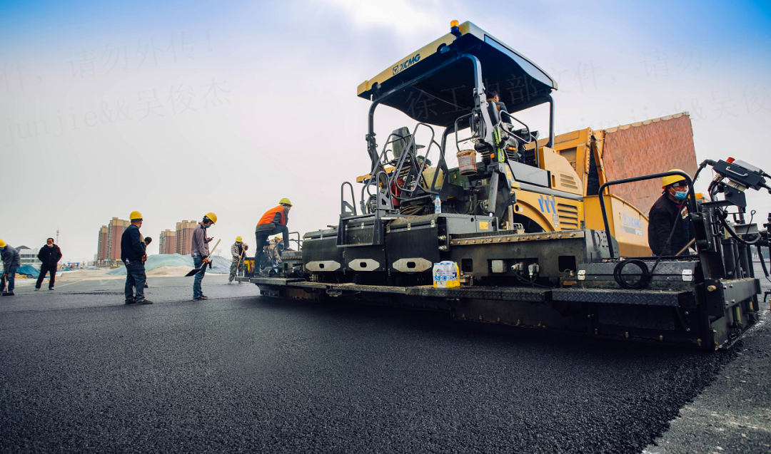 天博官方(中国)总部道路机械施工效果