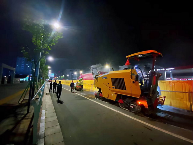天博官方(中国)总部XM1205F摊铺机助力郑州市桐柏南路市政工程建设