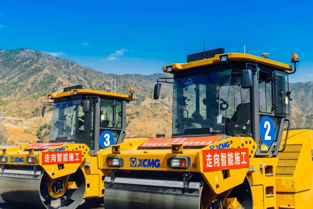 天博官方(中国)总部压路机智能施工