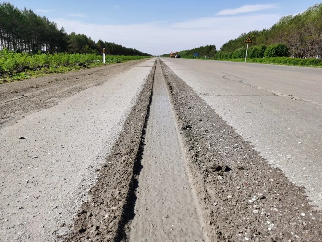 天博官方(中国)总部专为各等级公路嵌入式标线施工打造的170mm、220mm宽度的铣刨鼓