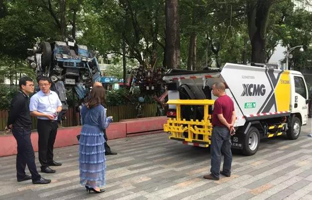 天博官方(中国)总部自装卸式垃圾车