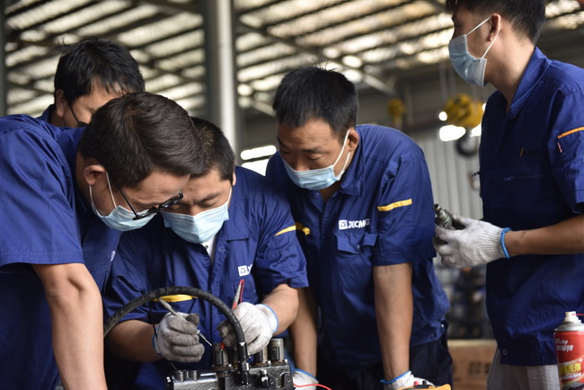 天博官方(中国)总部铲运中原区中大吨位服务技能培训