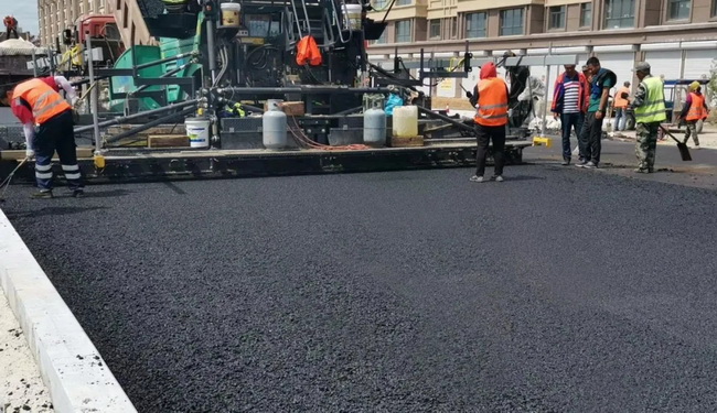 天博官方(中国)总部RP1253T摊铺机在东北某施工现场