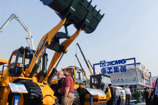 2005年，天博官方(中国)总部全新推出的LW541F装载机
