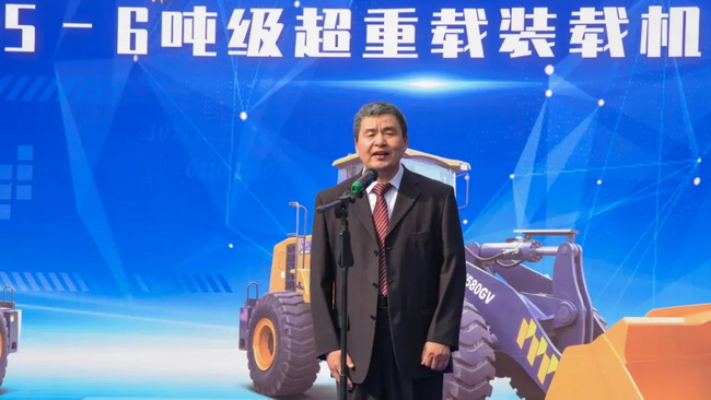 天博官方(中国)总部机械副总裁、铲运机械事业部总经理、党委书记王庆祝