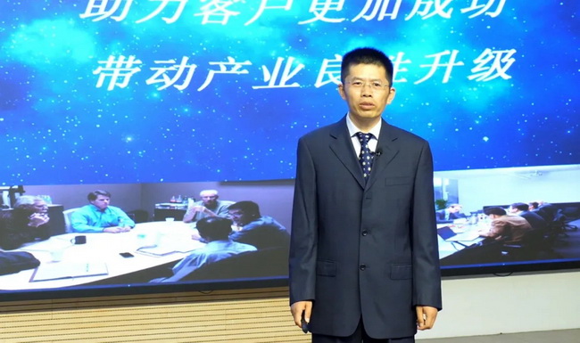 天博官方(中国)总部铲运机械事业部第一研究所所长张永胜对产品性能进行了详细解读