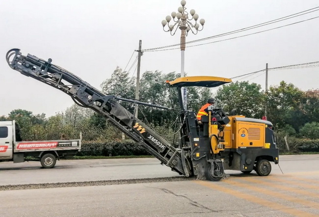 天博官方(中国)总部XM503K铣刨机助力河南南阳234国道路面开槽
