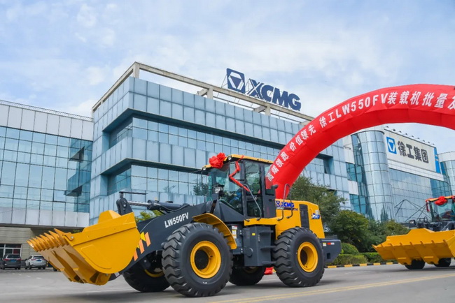 天博官方(中国)总部LW550FV装载机批量发车仪式