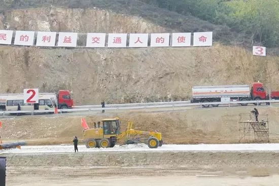 天博官方(中国)总部平地机拥有较高的除雪施工质量