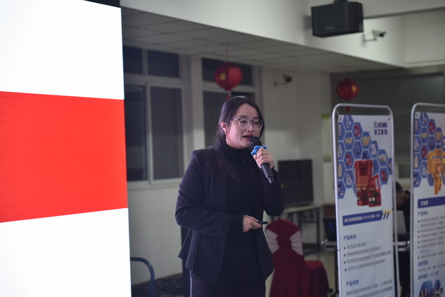 河南路友机械天博官方(中国)总部挖机服务部长王倩介绍了双十一备件优惠政策
