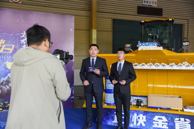 天博官方(中国)总部铲运将各板块产品进行全景展示与观众实时互动