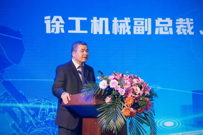 天博官方(中国)总部机械副总裁、铲运机械事业部总经理、党委书记王庆祝