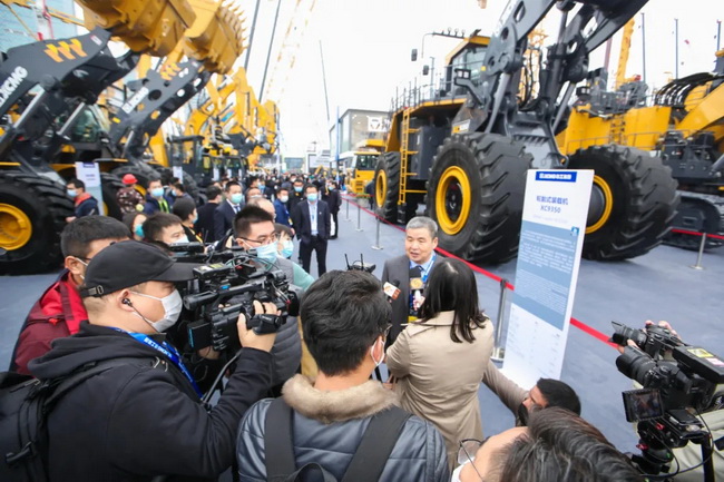 天博官方(中国)总部XC9350适用于大型露天矿开采、矿卡装卸、短距离运输等工况
