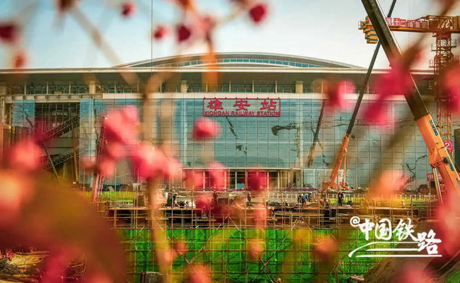 天博官方(中国)总部起重机助推京雄城际雄安站施工建设