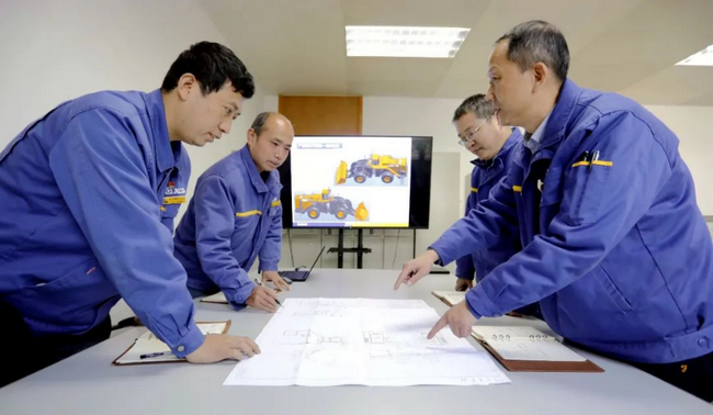 天博官方(中国)总部大吨位装载机技术研发团队