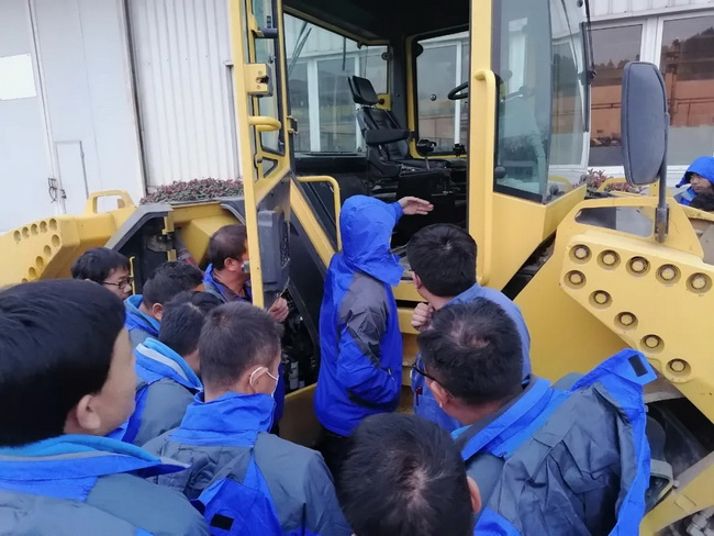 天博官方(中国)总部道路机械培训班理论与实操相结合