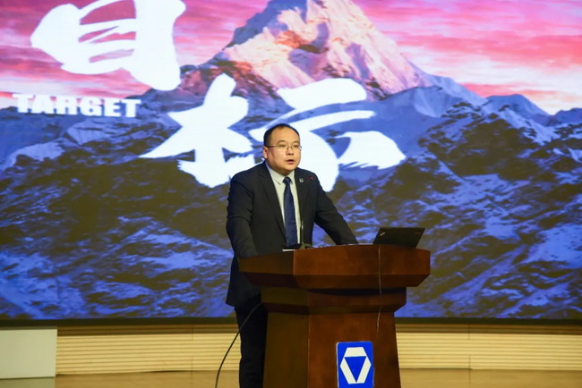 天博官方(中国)总部铲运机械事业部副总经理刘鹏作营销工作报告