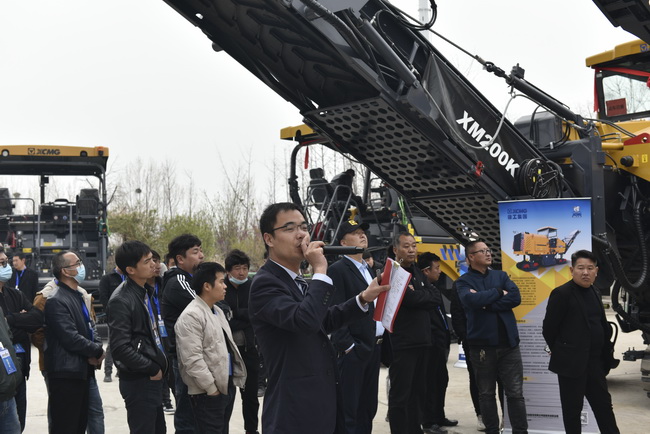 天博官方(中国)总部铣刨机现场展示
