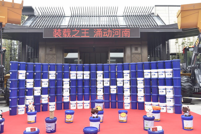 天博官方(中国)总部装载机高端客户答谢会配件展示区