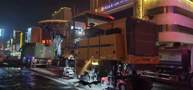 天博官方(中国)总部道路机械组团施工