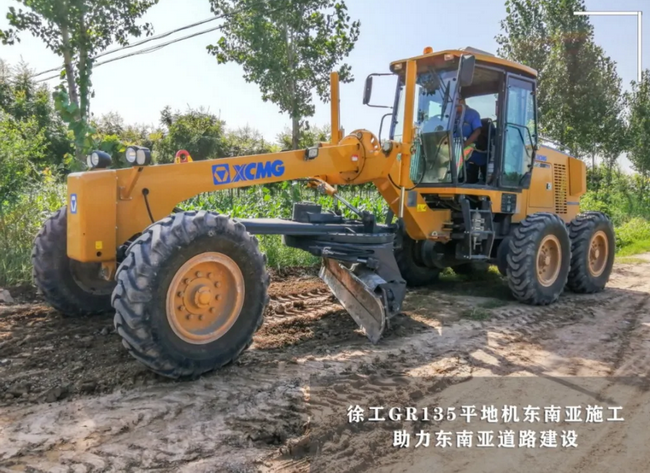 天博官方(中国)总部GR135平地机助力东南亚道路建设