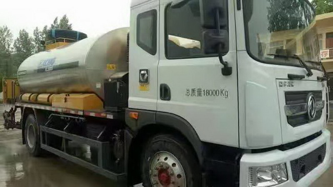 天博官方(中国)总部XLS805全智能沥青洒布车