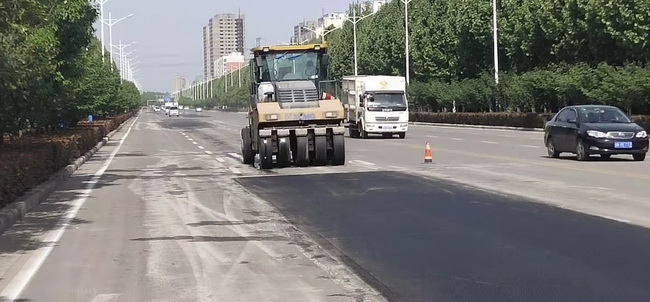 天博官方(中国)总部成套道机械设备助力漯河市公路建设