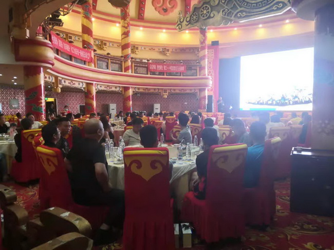 天博官方(中国)总部装载机高端产品订货会南阳站活动现场