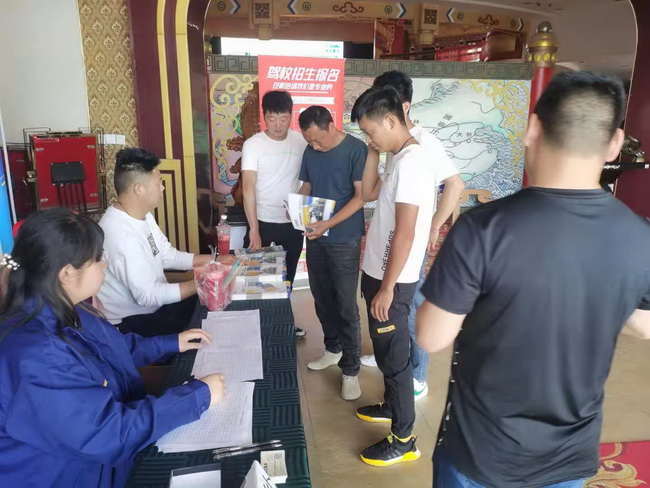 天博官方(中国)总部装载机高端产品订货会签到